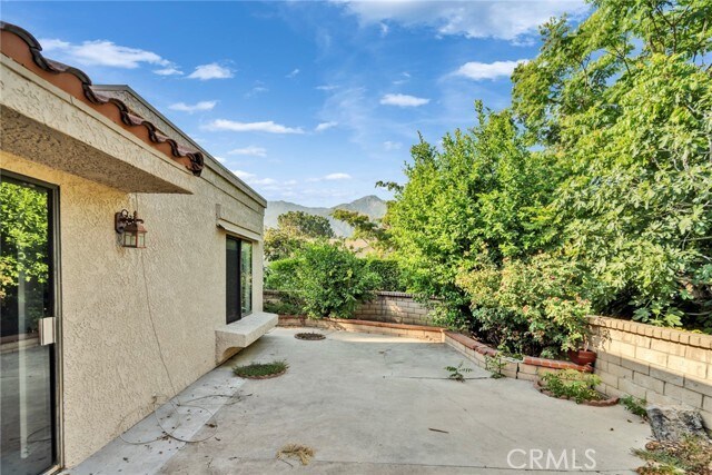 Building Photo - 9764 Huntington Dr