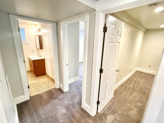 Building Photo - Reed Neighborhood Beautifully Renovated 3-...