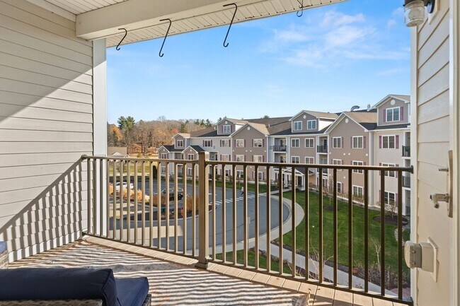 Building Photo - Danvers Updated 3 Bed 2 Bath | Top Floor Condo | Avail Now