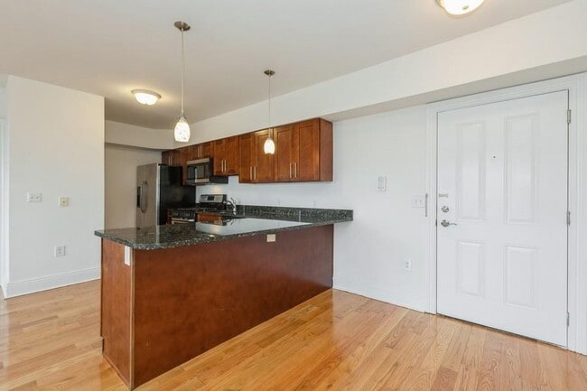 Building Photo - 125 43rd St