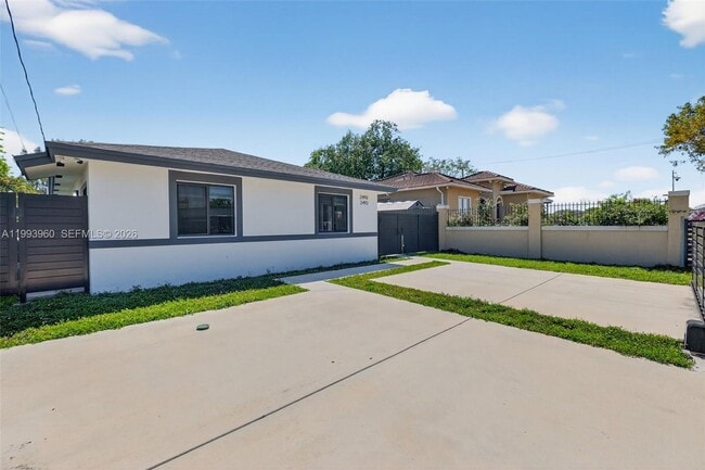 Building Photo - 2492 SW 44th St