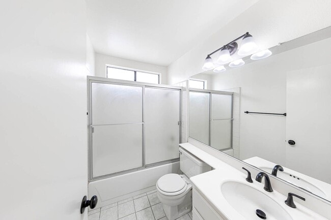 Building Photo - 3 Bedroom home located in the sought-after...