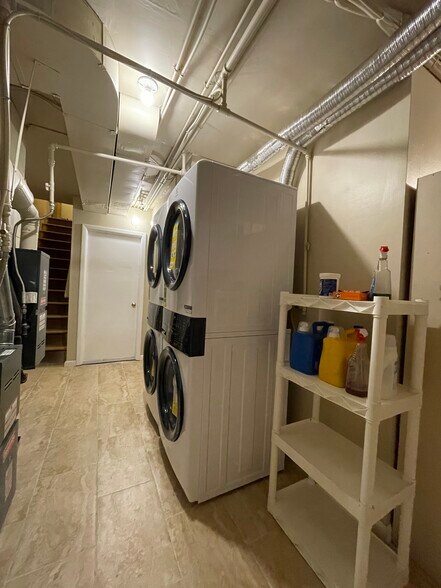 Building Photo - 2314 Strahle St