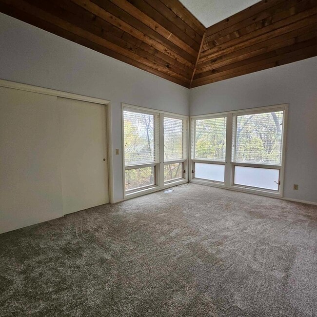 Building Photo - 81 Kincardine Dr