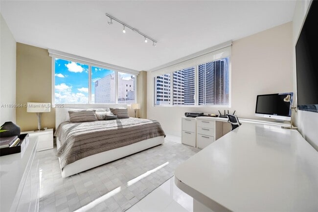 Building Photo - 253 NE 2nd St