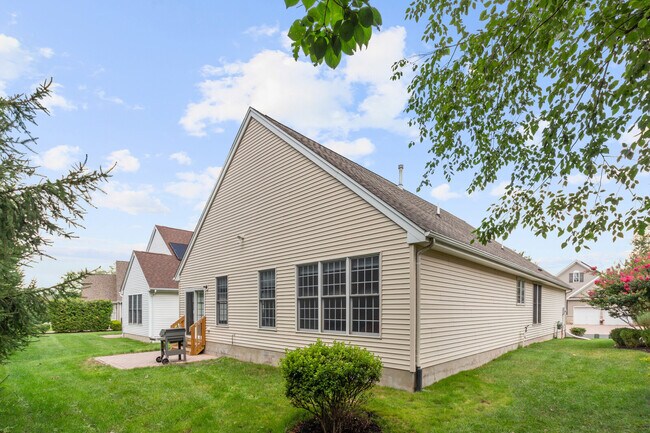 Building Photo - 33 Tallman Ln