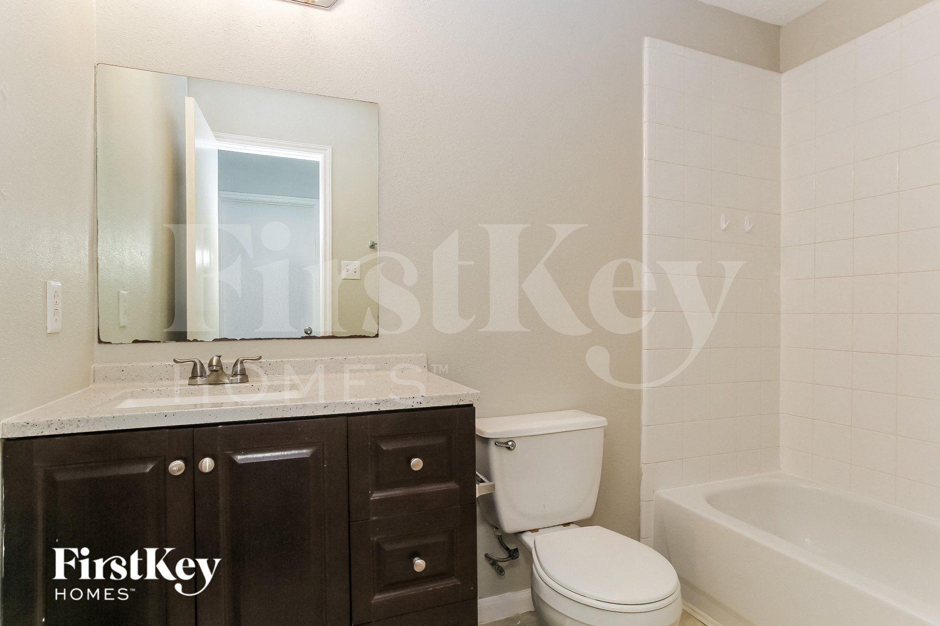 Building Photo - 1910 Emerald Pathway Dr