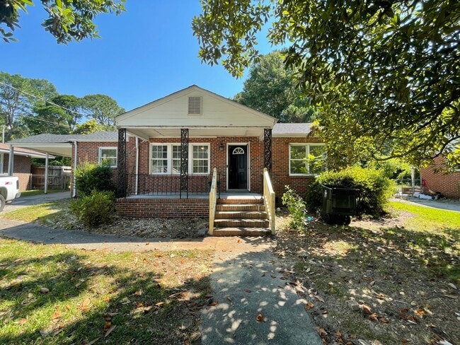 Primary Photo - 1214 Elizabeth Rd W