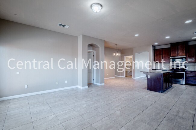 Building Photo - 4 Bedroom, 3 Bath Home in the Desired Southwest - $2495 per month!
