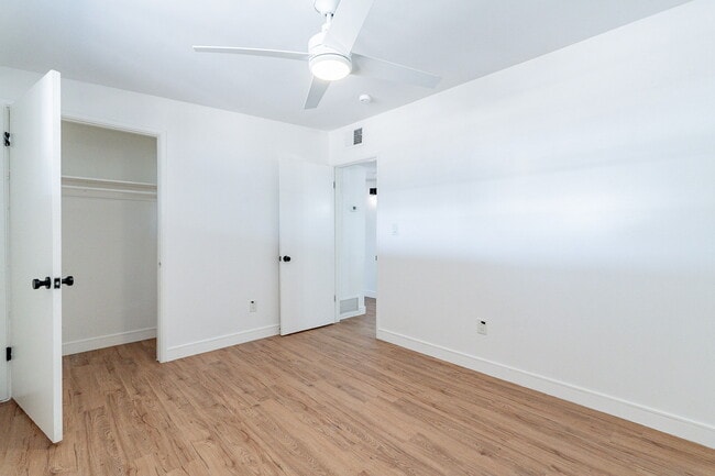 Building Photo - 519 W 16th St