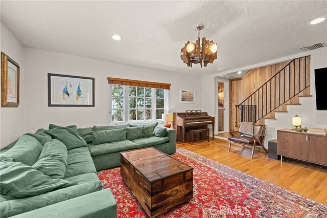 Building Photo - 721 Country Club Dr