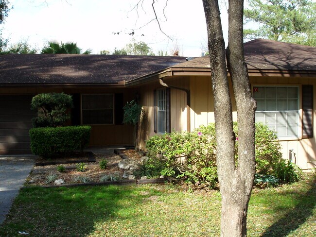Building Photo - 3 Bedroom, 2 Bath in Idylwild area
