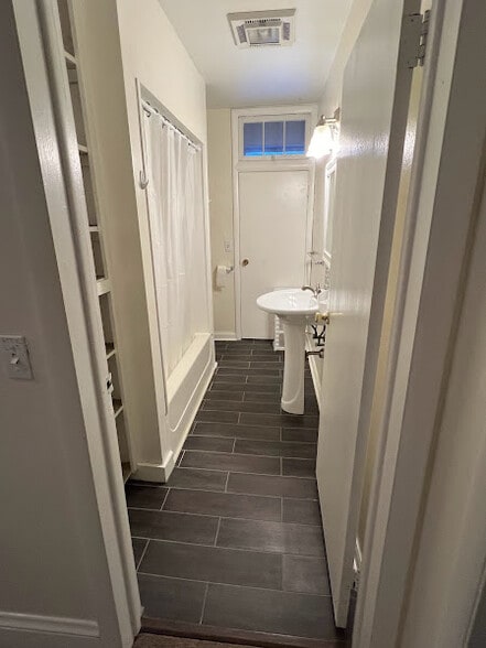 Bathroom with Shower and Tub - 164 Wall St