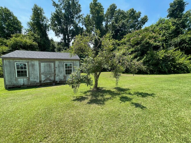 Building Photo - Adorable 3 BR | 2 BA in Snow Hill (Wayne C...