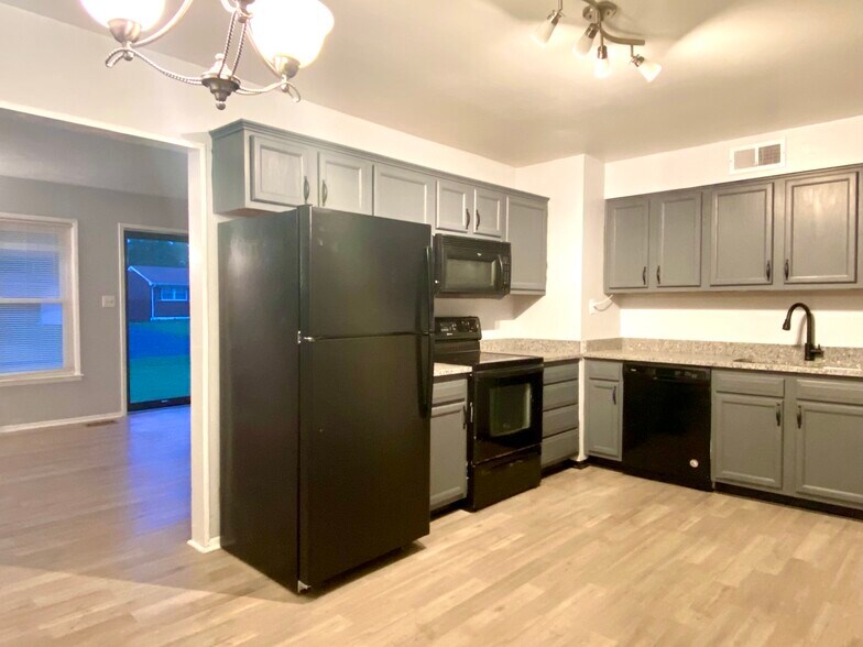 Building Photo - 6300 Hackberry Way
