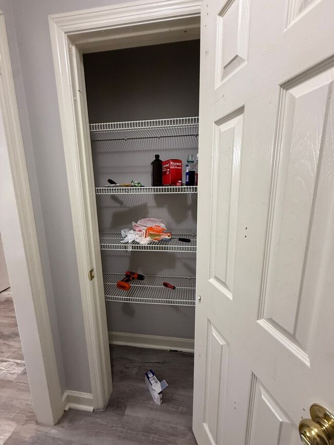 Building Photo - 4/2 Home Available Now!