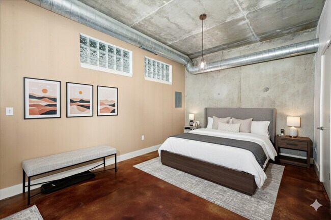 Building Photo - 348 River St