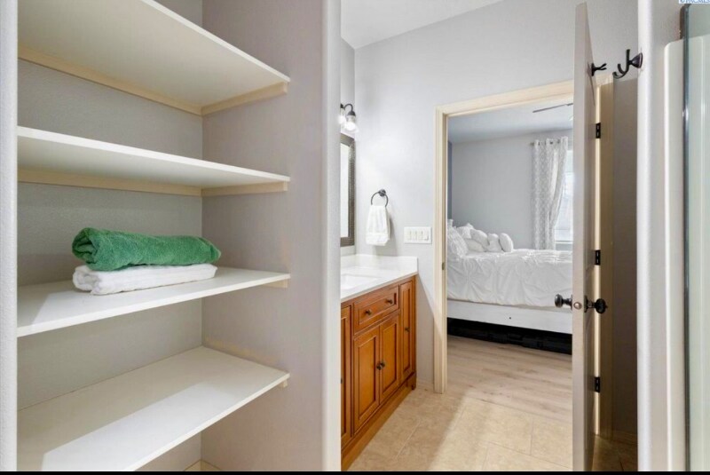 Building Photo - 4215 W 2nd Ave