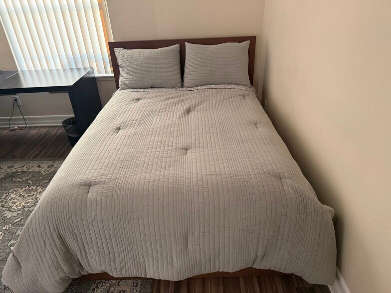 Building Photo - 8889 Caminito Plaza Centro