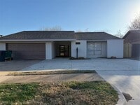 Building Photo - 2104 NW 115th St