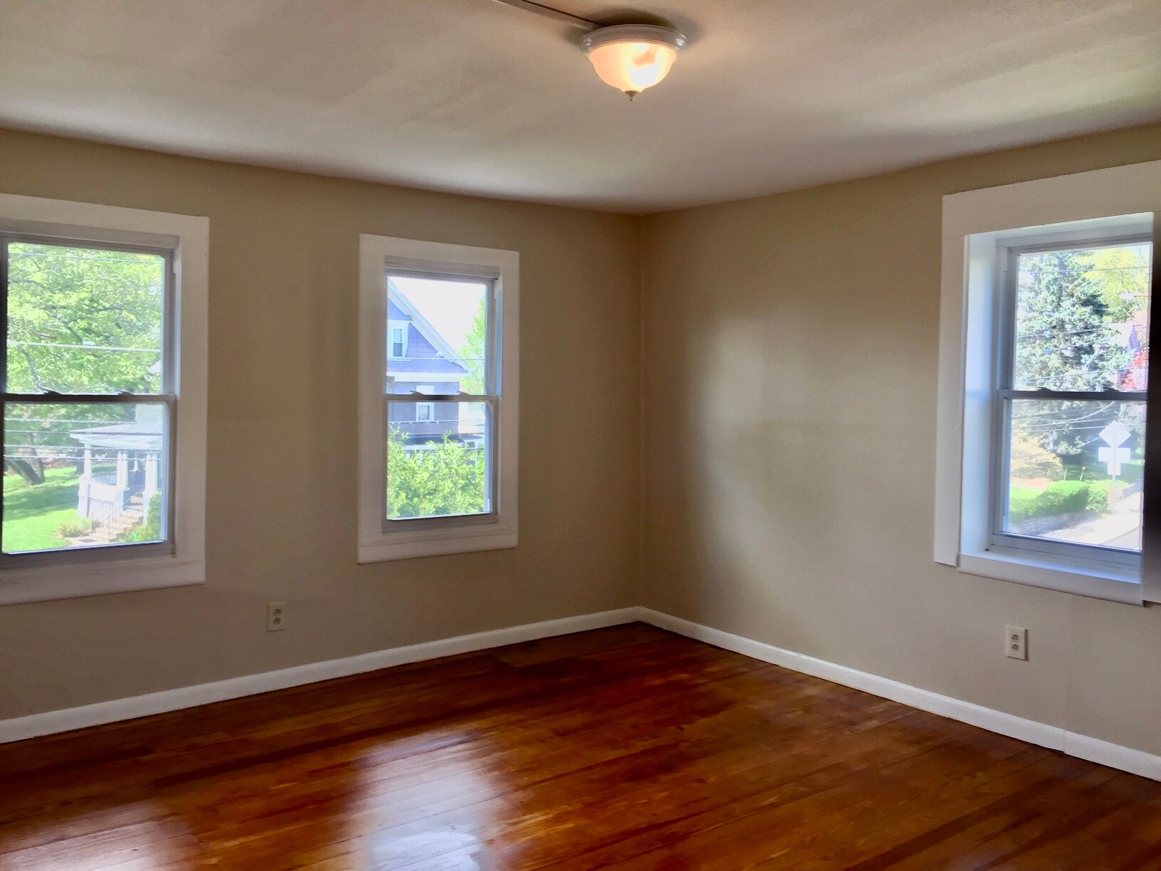 Building Photo - 71 Elm St