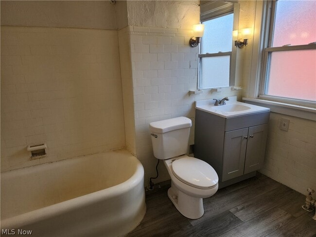 Building Photo - 2060 Rossmoor Rd