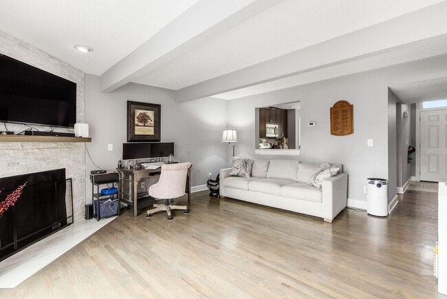 Building Photo - 6930 Avery Rd