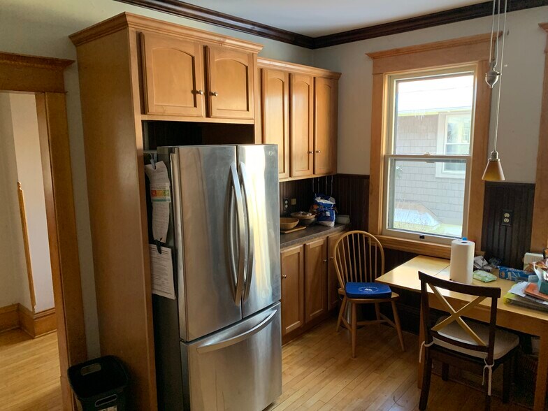 Kitchen - 2545 Pillsbury Ave S