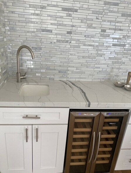 Building Photo - 1110 W Muirlands Dr