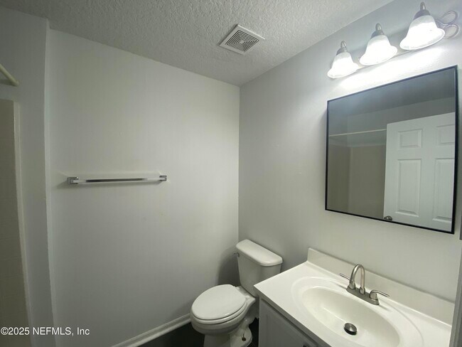 Building Photo - 11859 Lake Bend Cir