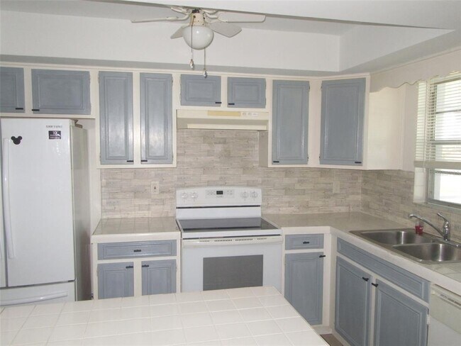 Building Photo - 64 Annapolis Ln