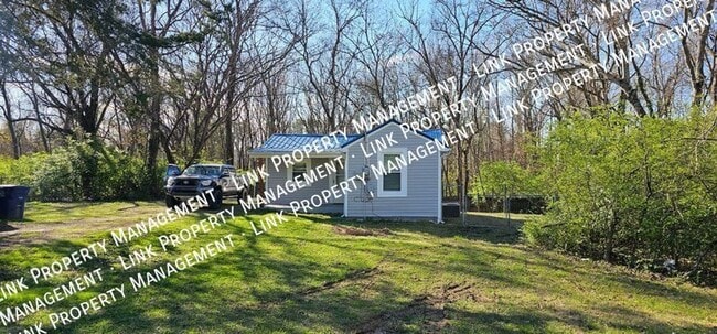 Building Photo - 2211 W Shepherd Rd