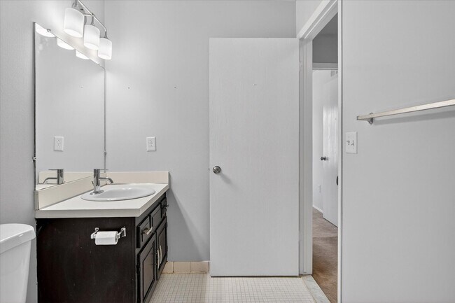 Building Photo - 41070 Southwind Dr