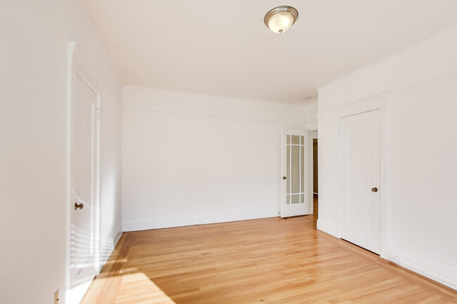 Interior Photo - 390 29th Avenue