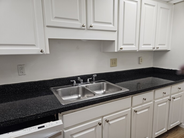 Building Photo - 3505 Tarpon Woods Blvd