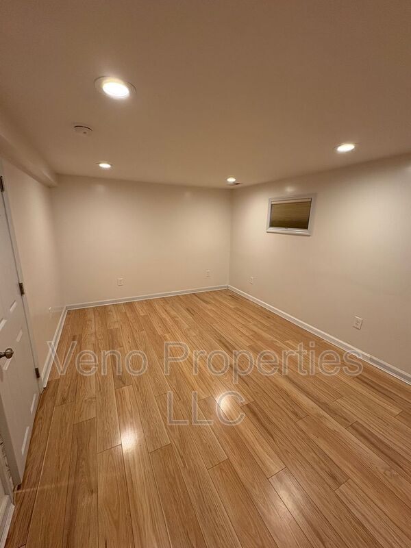 Building Photo - 330 Louden Rd