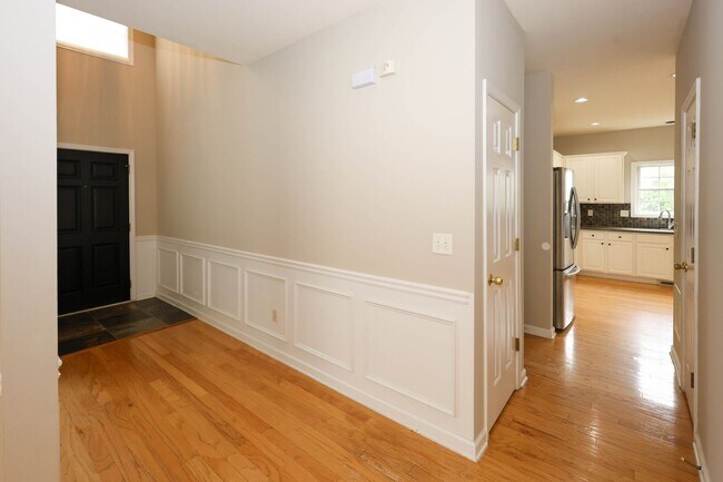 Building Photo - 2895 Haynes Club Cir SW