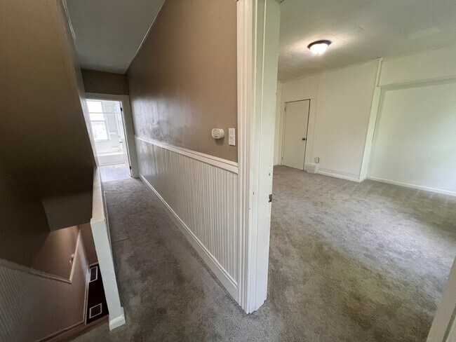 Building Photo - Pittsburgh - 3 Bedroom 1.5 Bathroom - For ...