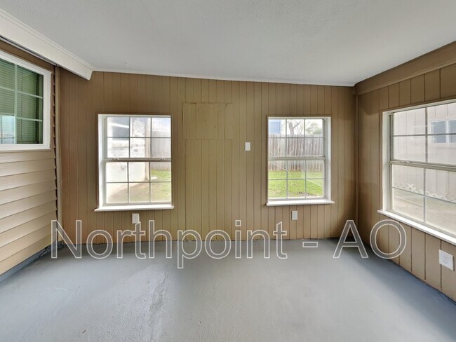 Building Photo - 3207 Daniel Dr