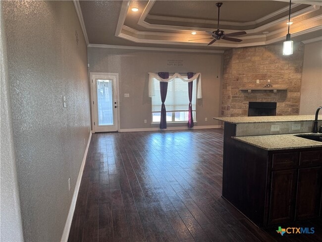 Building Photo - 2033 Catkins Ln