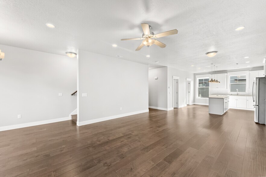 Building Photo - 10374 S Sage Canal Way