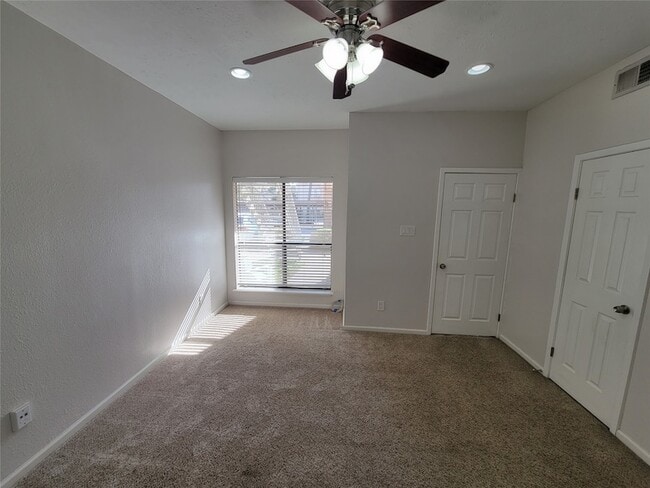 Building Photo - 2025 Augusta Dr