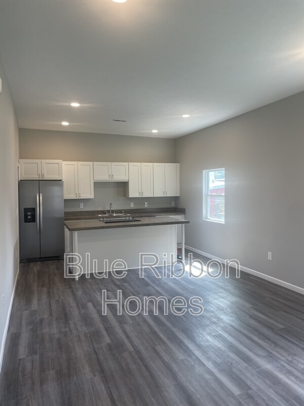 Building Photo - 1616 8th Ave