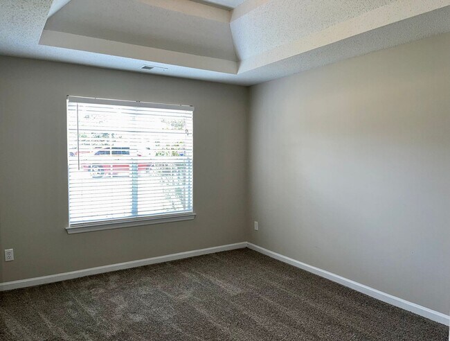 Building Photo - Updated, Spacious Brick Ranch in Great Neighbrorhood!