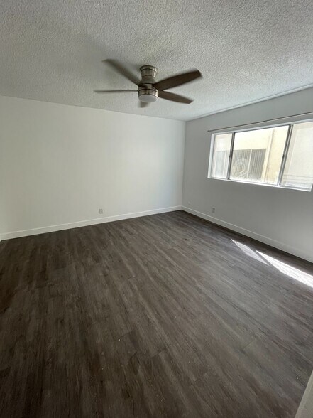 Building Photo - 825 S Bedford St