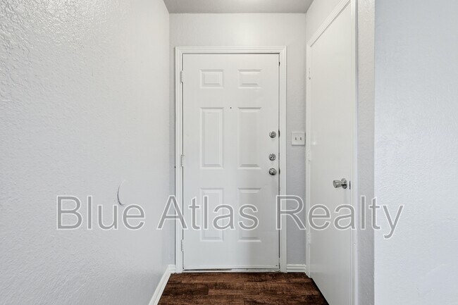 Building Photo - 116 Arrowhead St