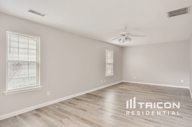 Building Photo - 928 Pin Oak Dr