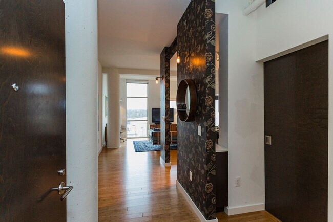Building Photo - 2115 Yeaman Pl