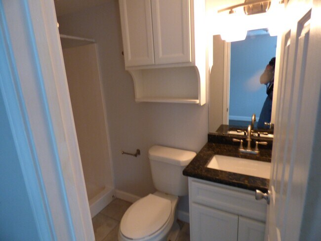 Building Photo - 3529 Topeka St