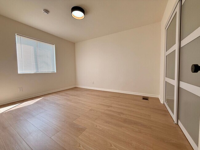 Building Photo - 1027 Coronado Terrace
